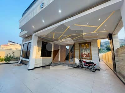 بحریہ انکلیو - سیکٹر ایم بحریہ انکلیو,بحریہ ٹاؤن,اسلام آباد میں 5 کمروں کا 10 مرلہ مکان 4.45 کروڑ میں برائے فروخت۔