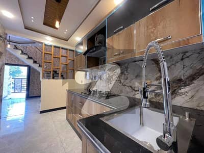 بحریہ انکلیو - سیکٹر این بحریہ انکلیو,بحریہ ٹاؤن,اسلام آباد میں 3 کمروں کا 5 مرلہ مکان 2.3 کروڑ میں برائے فروخت۔