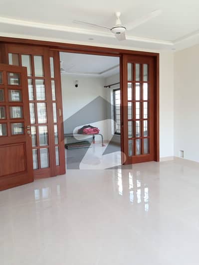 Beautiful Ground Portion Available For Rent