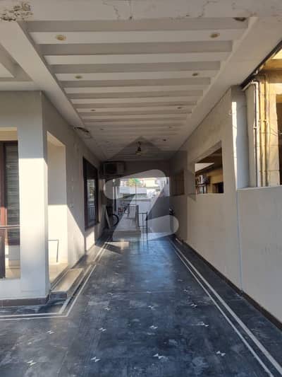 ایف ۔ 11 اسلام آباد میں 10 کمروں کا 1 کنال مکان 25.0 کروڑ میں برائے فروخت۔