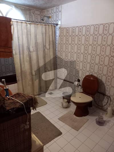 House Of 1000 Square Yards Is Available For Sale In E-7