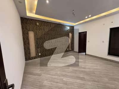 بش ایگزیکٹو ولاز ملتان میں 5 کمروں کا 10 مرلہ مکان 3.5 کروڑ میں برائے فروخت۔