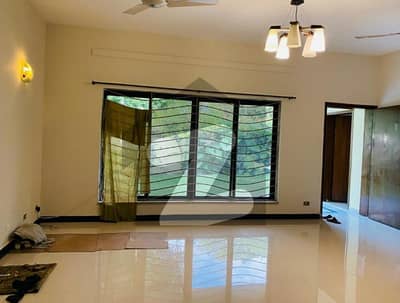 ایف ۔ 10 اسلام آباد میں 6 کمروں کا 1 کنال مکان 4.5 لاکھ میں کرایہ پر دستیاب ہے۔