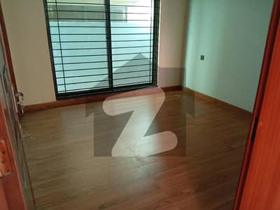 ویلینشیاء ہاؤسنگ سوسائٹی لاہور میں 3 کمروں کا 5 مرلہ مکان 1.1 لاکھ میں کرایہ پر دستیاب ہے۔