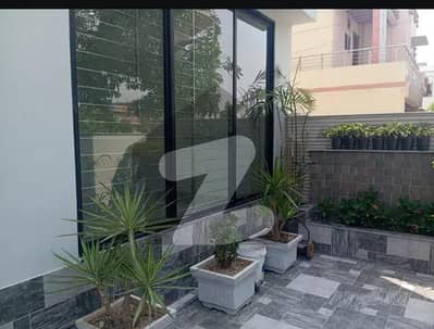 واپڈا سٹی فیصل آباد میں 4 کمروں کا 10 مرلہ مکان 1.25 لاکھ میں کرایہ پر دستیاب ہے۔