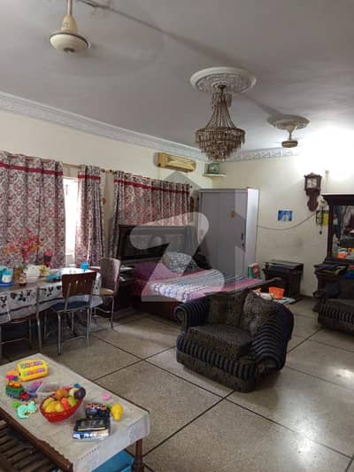 08 BEDROOM G+2 WELL MAINTAINED 400 SQ YD CORNER BANGLOW