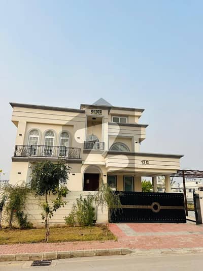 Kanal House With Basement & 1 Kanal Lawn For Sale | Prime Sector C2, Bahria Enclave | 8 Bedrooms