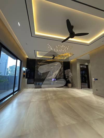 بحریہ ٹاؤن فیز 3 بحریہ ٹاؤن راولپنڈی,راولپنڈی میں 6 کمروں کا 1 کنال مکان 8.0 کروڑ میں برائے فروخت۔