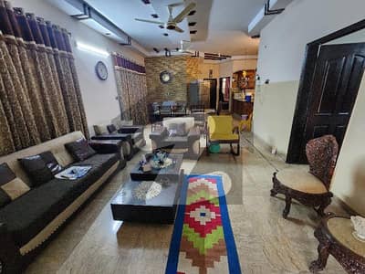 گلستانِِ جوہر ۔ بلاک 15 گلستانِ جوہر,کراچی میں 6 کمروں کا 12 مرلہ مکان 7.4 کروڑ میں برائے فروخت۔