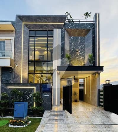 ڈی ایچ اے 9 ٹاؤن ڈیفنس (ڈی ایچ اے),لاہور میں 3 کمروں کا 5 مرلہ مکان 79.0 ہزار میں کرایہ پر دستیاب ہے۔