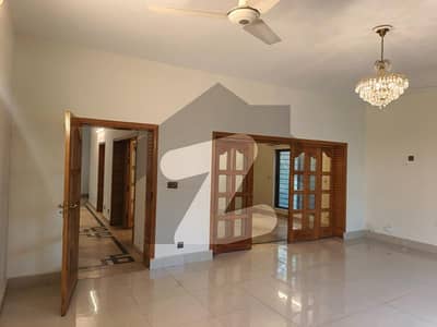 ایف ۔ 11 اسلام آباد میں 3 کمروں کا 1 کنال زیریں پورشن 2.25 لاکھ میں کرایہ پر دستیاب ہے۔