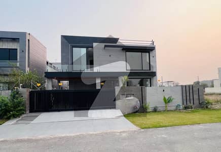 ڈی ایچ اے فیز 7 - بلاک ایکس فیز 7,ڈیفنس (ڈی ایچ اے),لاہور میں 6 کمروں کا 1 کنال مکان 9.45 کروڑ میں برائے فروخت۔