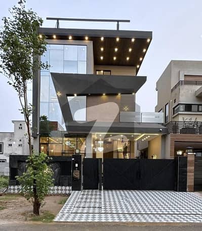 پارک ویو سٹی لاہور میں 5 کمروں کا 10 مرلہ مکان 3.1 کروڑ میں برائے فروخت۔