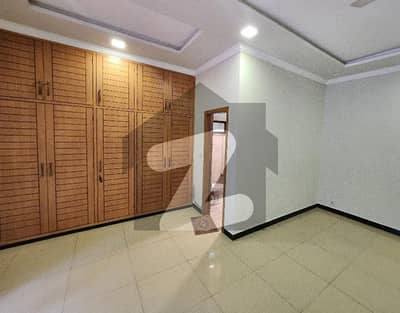 Beautiful Luxurious House At Prime Location