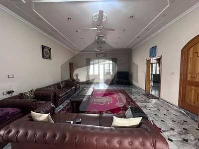 سوِل لائن جہلم میں 8 کمروں کا 1 کنال مکان 6.5 کروڑ میں برائے فروخت۔