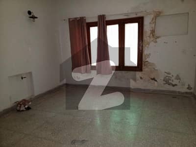 ایف ۔ 10 اسلام آباد میں 5 کمروں کا 1 کنال مکان 4.0 لاکھ میں کرایہ پر دستیاب ہے۔