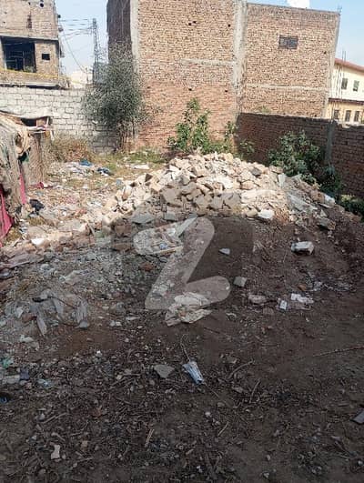 come over to watch Beautiful level plot solid land in Madni avenew Best for living