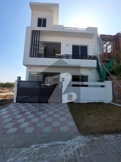 ڈی ایچ اے ڈیفینس فیز 5 ڈی ایچ اے ڈیفینس,اسلام آباد میں 4 کمروں کا 5 مرلہ مکان 3.8 کروڑ میں برائے فروخت۔