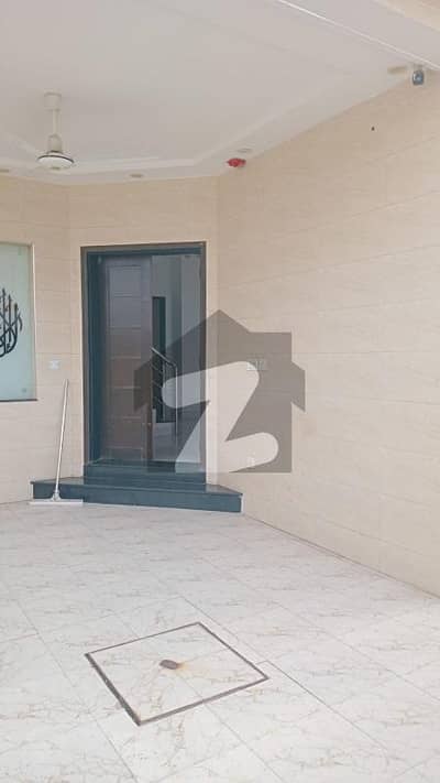 ڈی ایچ اے 9 ٹاؤن ڈیفنس (ڈی ایچ اے),لاہور میں 3 کمروں کا 5 مرلہ مکان 1.25 لاکھ میں کرایہ پر دستیاب ہے۔