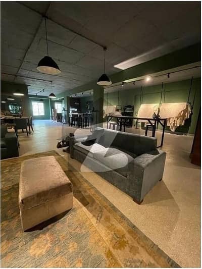 گلبرگ 3 گلبرگ,لاہور میں 1 کمرے کا 10 مرلہ دفتر 3.2 لاکھ میں کرایہ پر دستیاب ہے۔