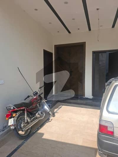 ایل ڈی اے ایوینیو لاہور میں 2 کمروں کا 10 مرلہ زیریں پورشن 65.0 ہزار میں کرایہ پر دستیاب ہے۔