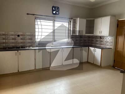 بحریہ ٹاؤن فیز 3 بحریہ ٹاؤن راولپنڈی,راولپنڈی میں 6 کمروں کا 1 کنال مکان 6.5 کروڑ میں برائے فروخت۔