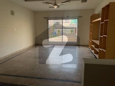 1 Kanal House Available For Sale