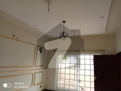 بحریہ آرچرڈ لاہور میں 5 کمروں کا 10 مرلہ مکان 3.25 کروڑ میں برائے فروخت۔