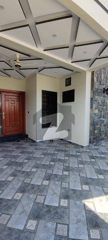 ایف ۔ 17 اسلام آباد میں 7 کمروں کا 10 مرلہ مکان 4.2 کروڑ میں برائے فروخت۔