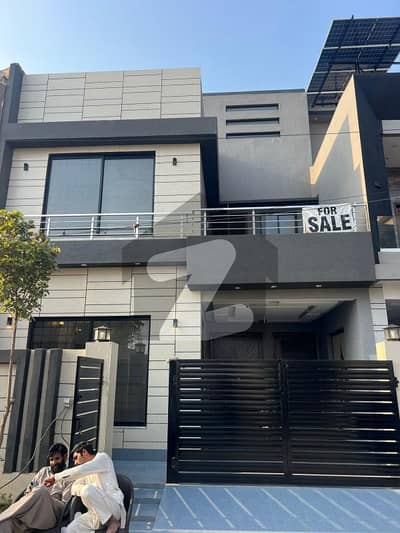 پارک ویو سٹی ۔ پلاٹینم بلاک پارک ویو سٹی,لاہور میں 4 کمروں کا 5 مرلہ مکان 1.8 کروڑ میں برائے فروخت۔