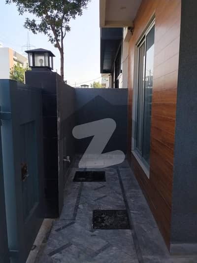 ڈی ایچ اے 11 رہبر فیز 2 ڈی ایچ اے 11 رہبر,لاہور میں 3 کمروں کا 5 مرلہ مکان 85.0 ہزار میں کرایہ پر دستیاب ہے۔