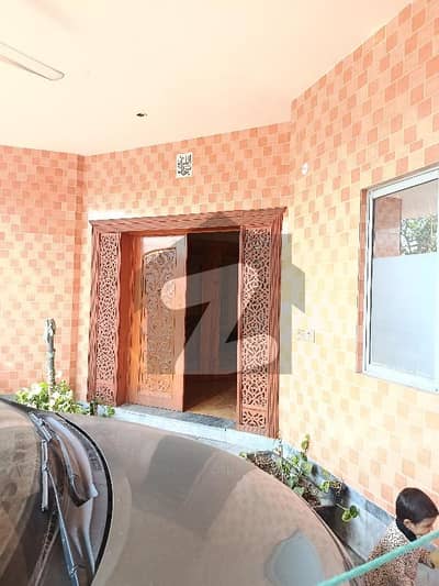 good luction kanal single storey house for rent 3bed room 3 washroom TV lonch kitchen gas bjli Pani available