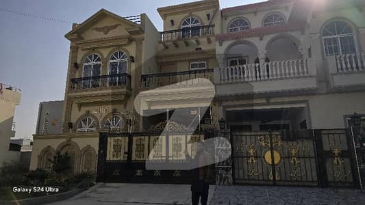 خیابانِ امین ۔ بلاک اے خیابانِ امین,لاہور میں 5 کمروں کا 5 مرلہ مکان 1.5 کروڑ میں برائے فروخت۔