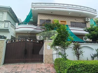 ایف ۔ 15 اسلام آباد میں 6 کمروں کا 1 کنال مکان 5.75 کروڑ میں برائے فروخت۔