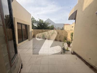 ڈی ایچ اے فیز 8 - زون اے ڈی ایچ اے فیز 8,ڈی ایچ اے ڈیفینس,کراچی میں 4 کمروں کا 1 کنال مکان 13.0 کروڑ میں برائے فروخت۔