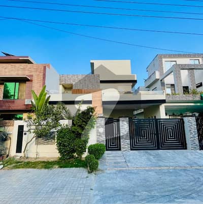 سینٹرل پارک ہاؤسنگ سکیم لاہور میں 4 کمروں کا 10 مرلہ مکان 2.45 کروڑ میں برائے فروخت۔