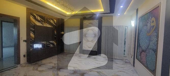 نشیمنِ اقبال فیز 2 نشیمنِ اقبال,لاہور میں 6 کمروں کا 1 کنال مکان 6.5 کروڑ میں برائے فروخت۔