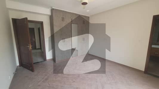 عسکری ٹاور 4 ڈی ایچ اے ڈیفینس فیز 5,ڈی ایچ اے ڈیفینس,اسلام آباد میں 4 کمروں کا 12 مرلہ فلیٹ 1.1 لاکھ میں کرایہ پر دستیاب ہے۔