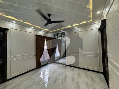 BEAUTIFUL UPPER PORTION FOR RENT AVAILABLE WITH GAS