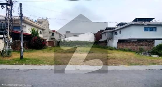 12 Marla Plot Cavalry Ground Hot Offer Just 30 Lac pe Marla