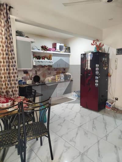 نارتھ ناظم آباد کراچی میں 2 کمروں کا 5 مرلہ فلیٹ 1.35 کروڑ میں برائے فروخت۔