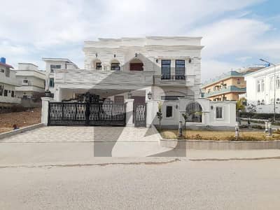 جی ۔ 13 اسلام آباد میں 6 کمروں کا 1 کنال مکان 17.95 کروڑ میں برائے فروخت۔