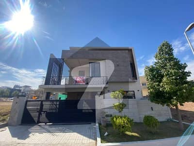 بحریہ ٹاؤن فیز 8 بحریہ ٹاؤن راولپنڈی,راولپنڈی میں 6 کمروں کا 10 مرلہ مکان 3.45 کروڑ میں برائے فروخت۔