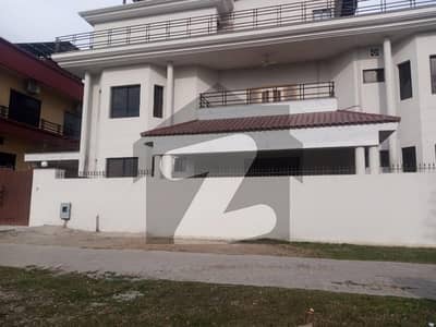 I-8 One Kanal 4 Bedroom With Sapparte Gate For Rent.