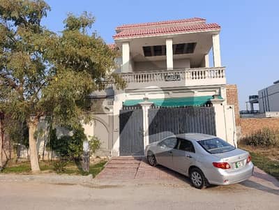 10 Marla House For Sale - Prime location Fir commercial Use