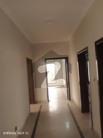 بحریہ ٹاؤن فیز 4 بحریہ ٹاؤن راولپنڈی,راولپنڈی میں 9 کمروں کا 1 کنال مکان 7.5 کروڑ میں برائے فروخت۔