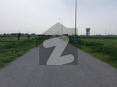 ڈی ایچ اے فیز 8 - بلاک ایکس فیز 8,ڈیفنس (ڈی ایچ اے),لاہور میں 1 کنال رہائشی پلاٹ 2.8 کروڑ میں برائے فروخت۔