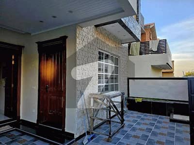 جی ۔ 13 اسلام آباد میں 6 کمروں کا 10 مرلہ مکان 2.6 لاکھ میں کرایہ پر دستیاب ہے۔