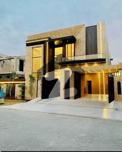 ڈی ایچ اے فیز 8 ڈی ایچ اے ڈیفینس,کراچی میں 6 کمروں کا 1 کنال مکان 25.5 کروڑ میں برائے فروخت۔