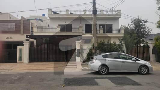 ویلینشیاء ۔ بلاک اے2 ویلینشیاء ہاؤسنگ سوسائٹی,لاہور میں 6 کمروں کا 1 کنال مکان 6.5 کروڑ میں برائے فروخت۔